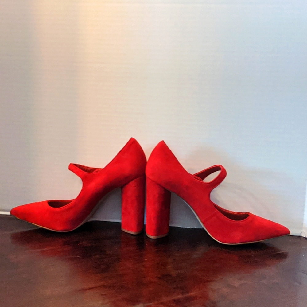 Gianni Bini red suede chunky heels